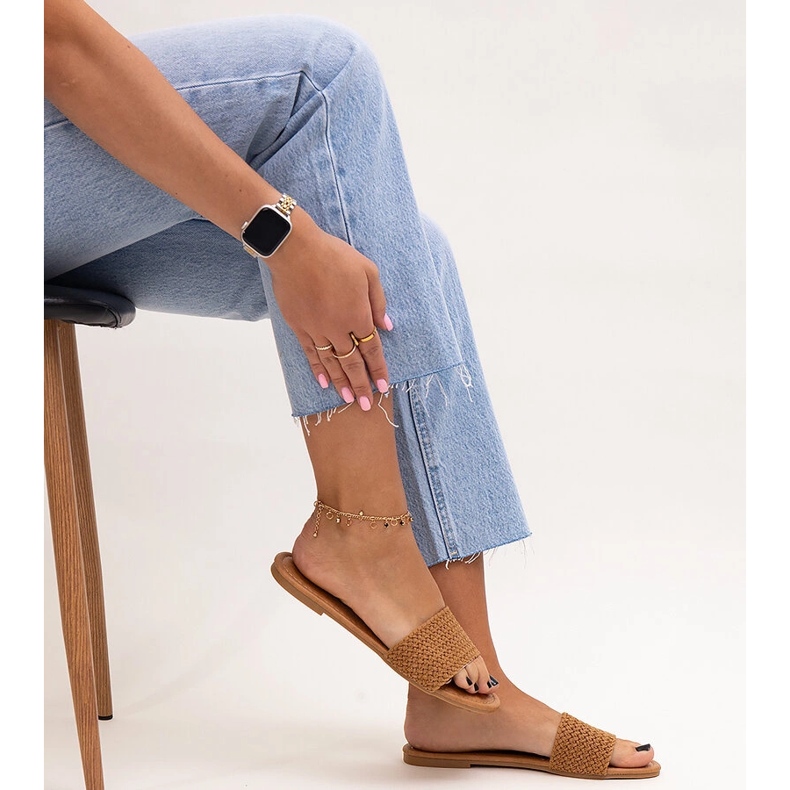 Barna hímzett Marika papucs 1