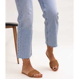 Barna hímzett Marika papucs 2