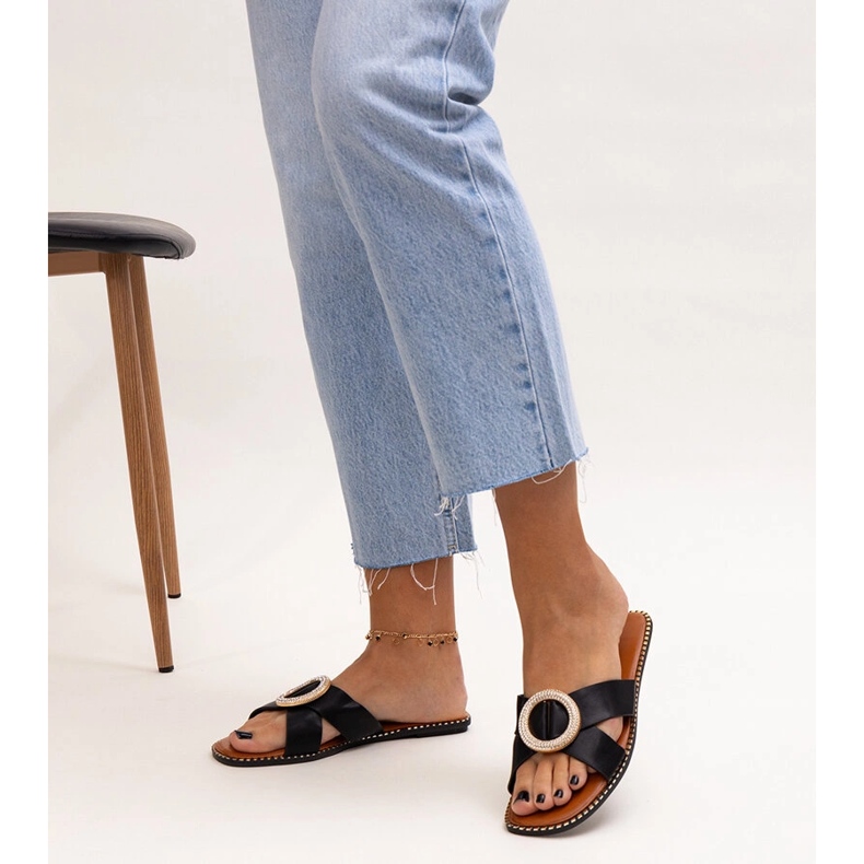 Salimba cirkon csattal díszített sapkák fekete 1