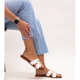 Fehér papucs Razanna csattal 1