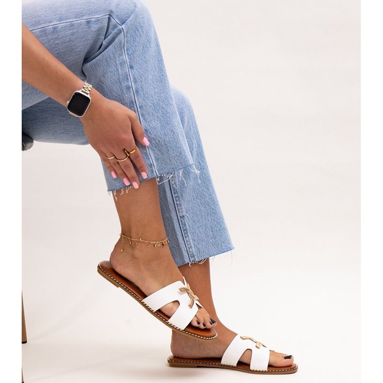 Fehér papucs Razanna csattal 1