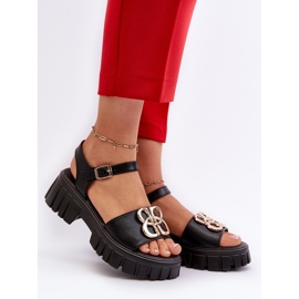 Női bőr szandál arany díszítéssel, fekete Vinceza 7910 2