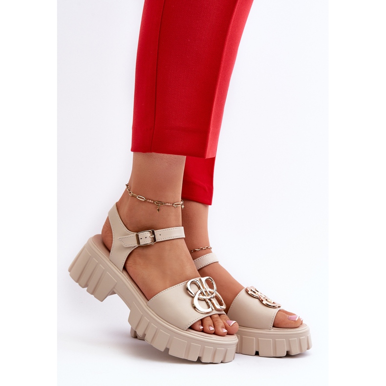 Bézs női bőr szandál arany díszítéssel Vinceza 7910 2