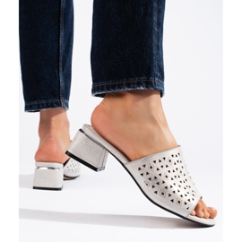 Áttört ezüst flip-flop alacsony sarokkal 1