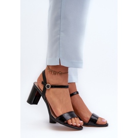 Fekete Glindra magassarkú szandál 2