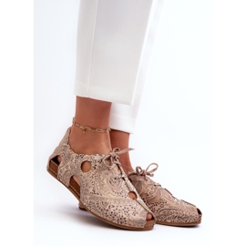 Mintás női cipő kivágásokkal Maciejka 06431-02 bézs 2