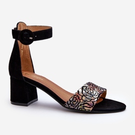 Velúr magassarkú szandál Maciejka 04141-48 fekete 1