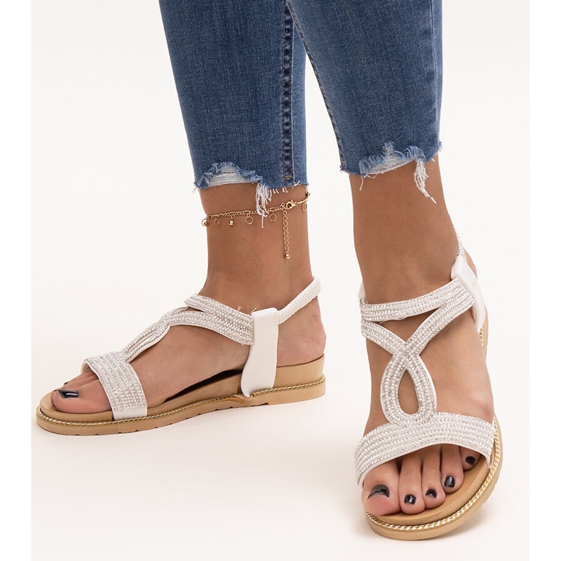 Detila cirkonokkal díszített fehér szandál 1