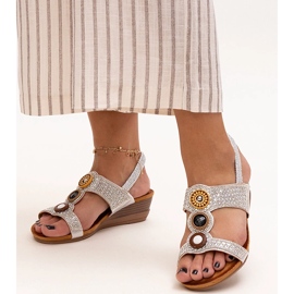 Fényes, alacsony szandál az Azeeza-tól ezüst 1