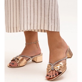 Magas sarkú öszvérek Anbrani cirkóniákkal díszítve aranysárga 1 Magas sarkú öszvérek Anbrani cirkóniákkal díszítve aranysárga 1