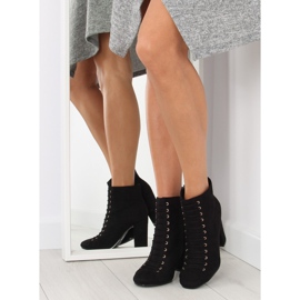 Fekete fekete velúr magassarkú 2