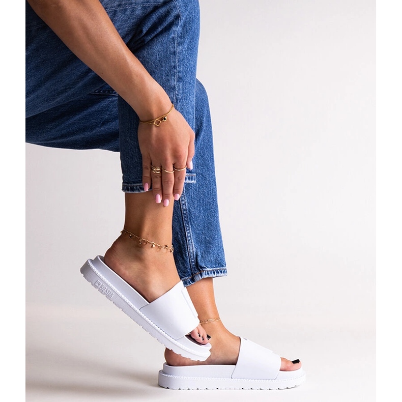 Big Star fehér papucs LL274428 1