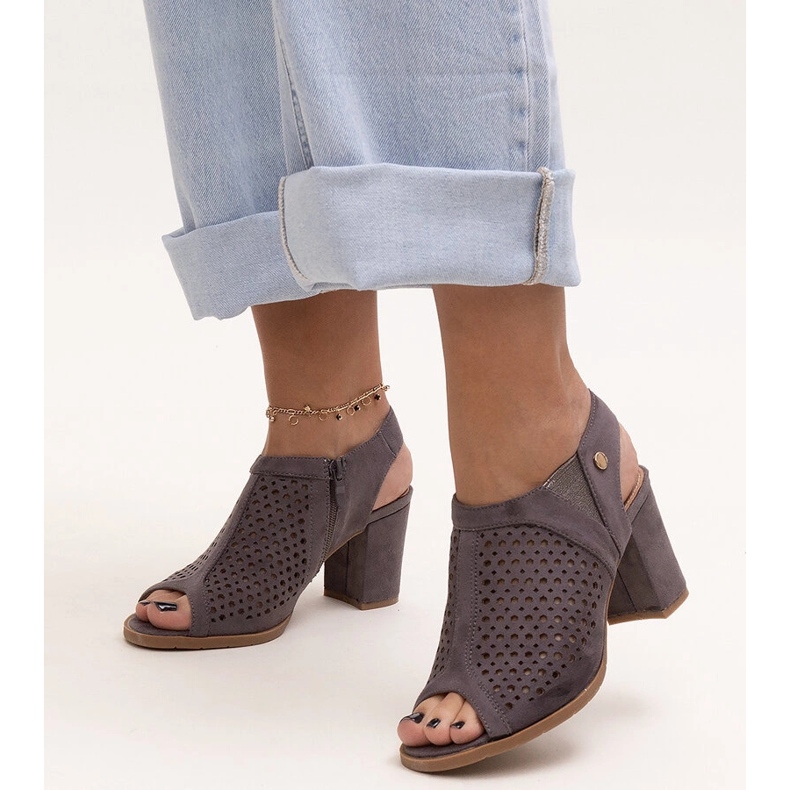 Evento Áttört magas sarkú szandál bőr Heilma talpbetéttel szürke 1