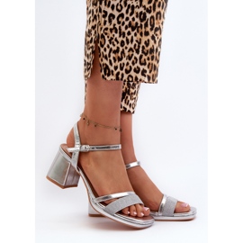 Női magassarkú szandál fényes pánttal, ezüst Tessata 2 Női magassarkú szandál fényes pánttal, ezüst Tessata 2