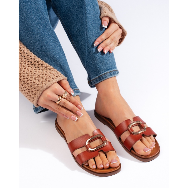 Barna női papucs, Sergio Leone 1