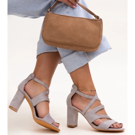 Szürke magas sarkú szandál bőr Yanick talpbetéttel 1