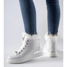 Fehér lakkozott tornacipő szőrmével a Fiemme-től 1