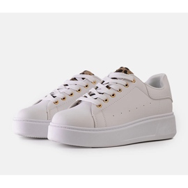 Fehér tornacipő szemet gyönyörködtető Asmait díszítéssel 1