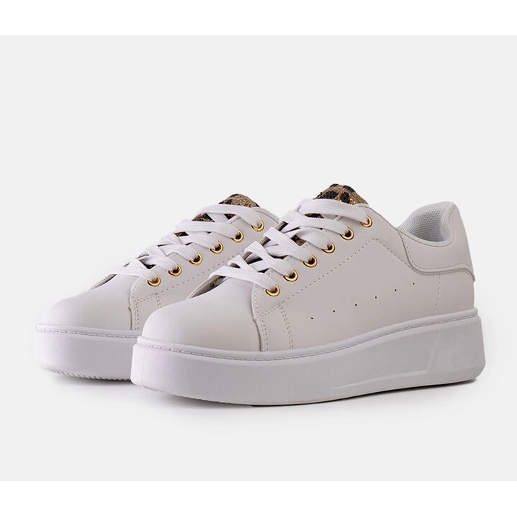 Fehér tornacipő szemet gyönyörködtető Asmait díszítéssel 1