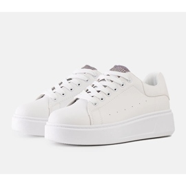 Fehér tornacipő szemet gyönyörködtető Asmait díszítéssel 2