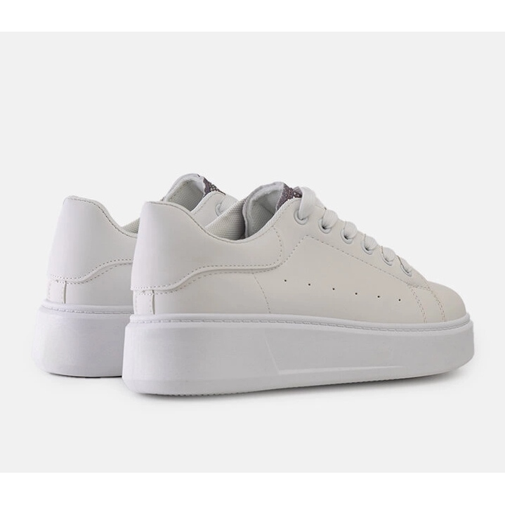 Fehér tornacipő szemet gyönyörködtető Asmait díszítéssel 1