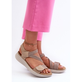 Kényelmes női tépőzáras szandál bézs Eladora 2