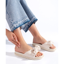 Bézs papucs masnival 1 Bézs papucs masnival 1