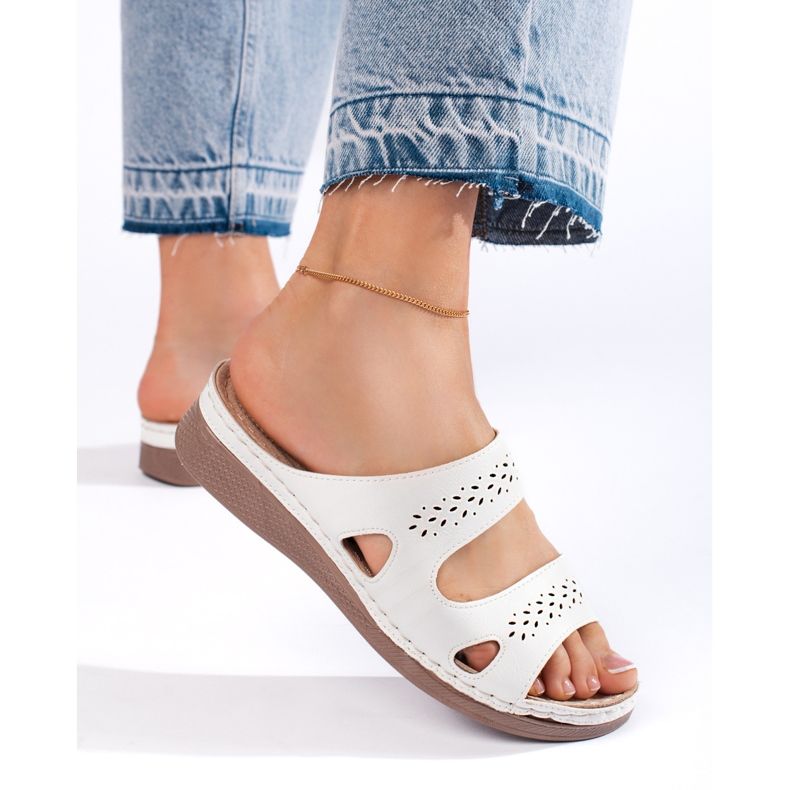 Kényelmes fehér női papucs 1