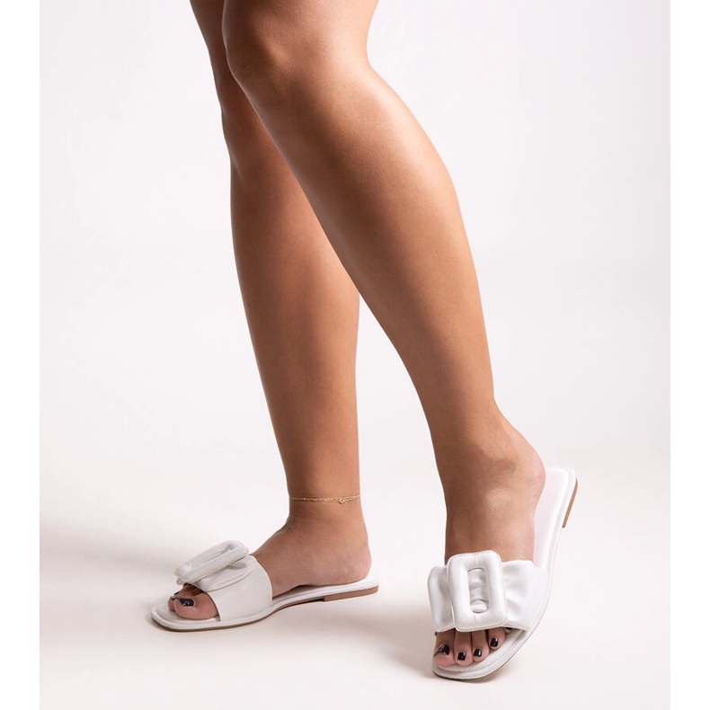 Fehér papucs Ganema csattal 1