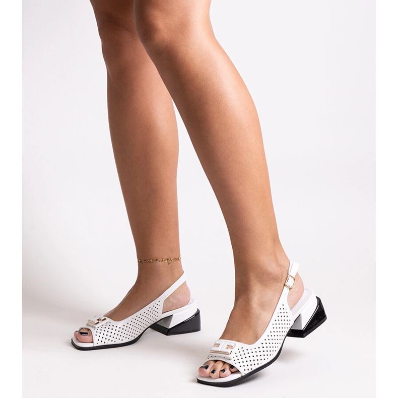 Áttört szandál egy hatalmas Sajida blokkon fehér 1