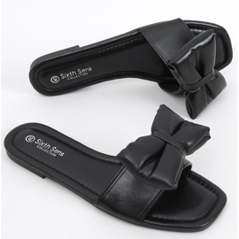 Mili Fekete papucs masnival 1