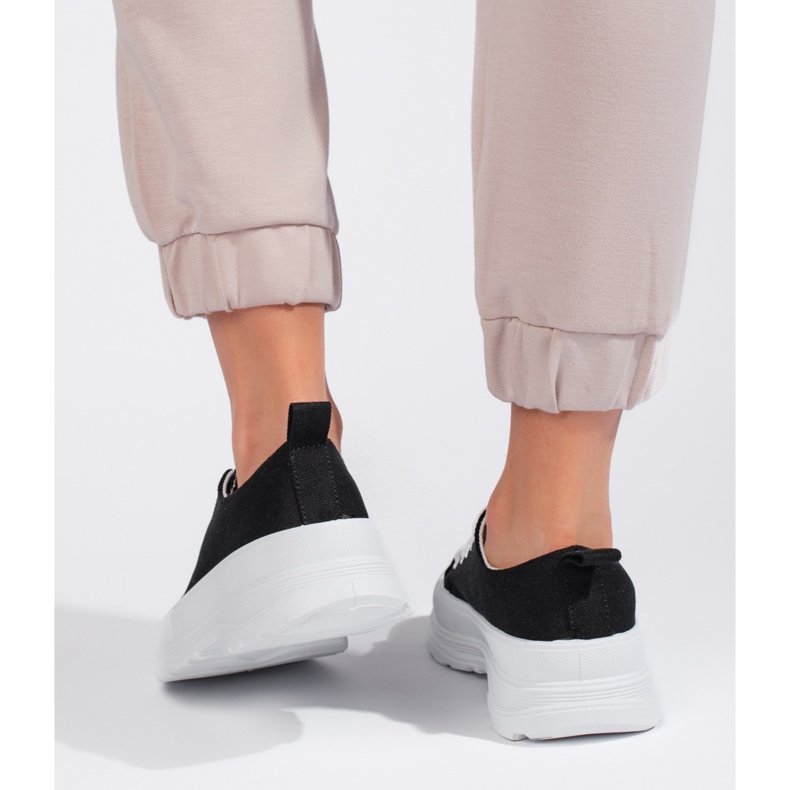 Klasszikus fekete női tornacipő 1