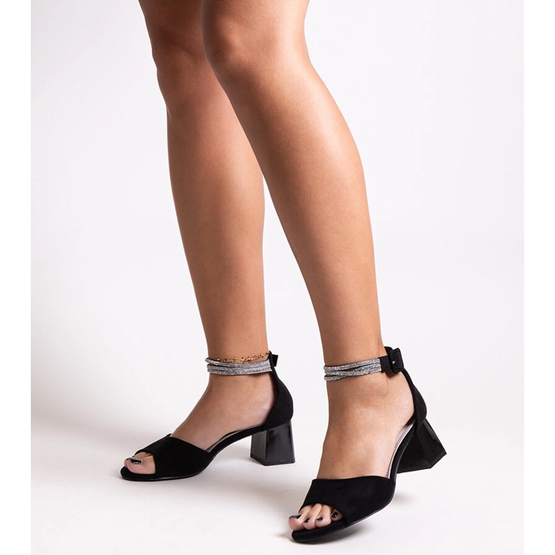 Magas sarkú szandál Nadira bőr talpbetéttel fekete 1