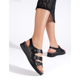 Fekete női szandál csatokkal 1
