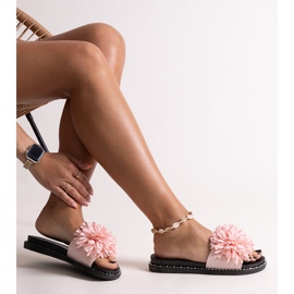 Levina rózsaszín papucs virágokkal 1