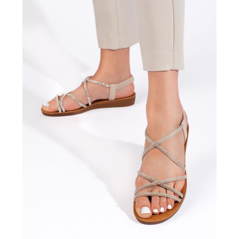 Bézs színű felbújós szandál strasszokkal 1 Bézs színű felbújós szandál strasszokkal 1