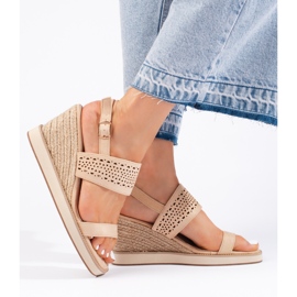 Bézs színű női ékszandál 1
