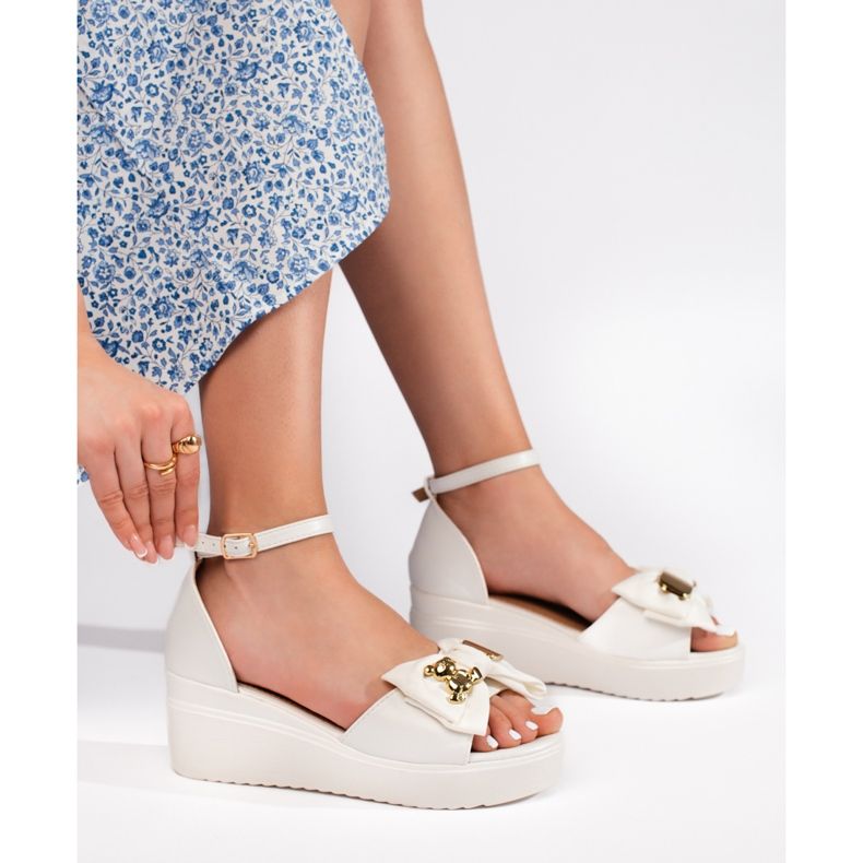 Fehér női ékszandál masnival 1