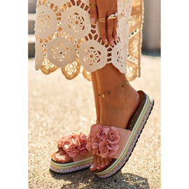 Virágokkal díszített női platform papucs, rózsaszín Nodina 2
