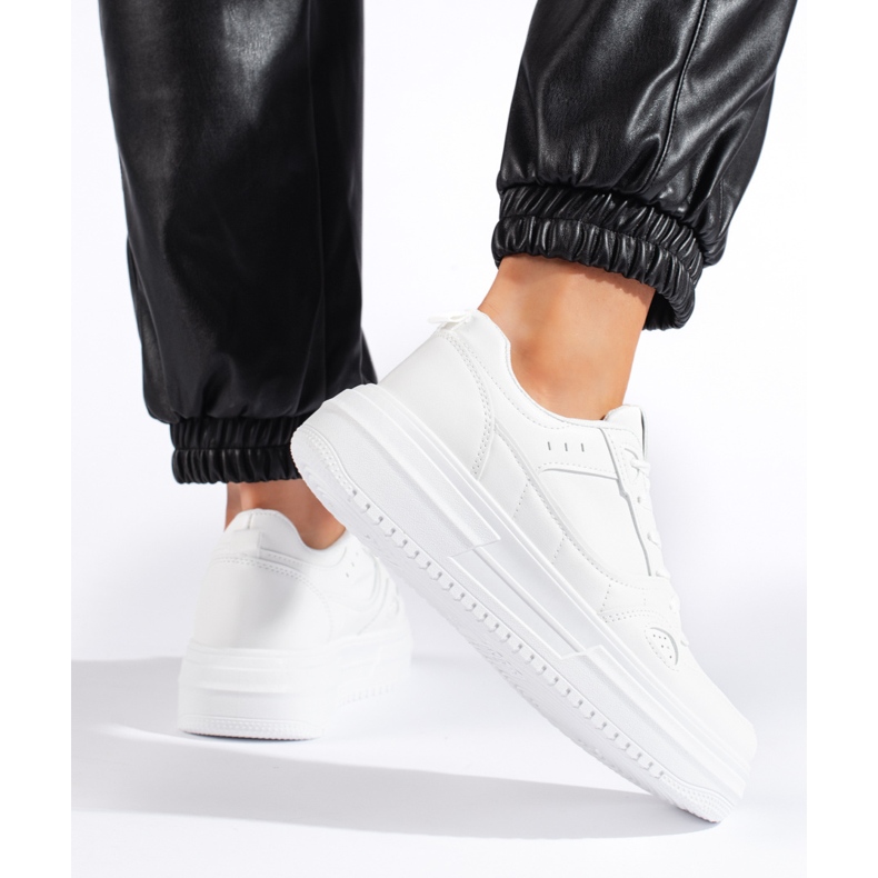 Fehér női sportcipő és tornacipő 2