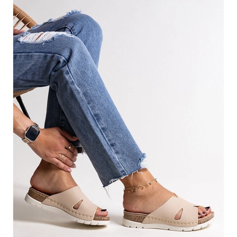 Bézs papucsok Masha bőrbetéttel 1