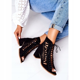 Velúr áttört csizma Maciejka 04040-01 Fekete 4