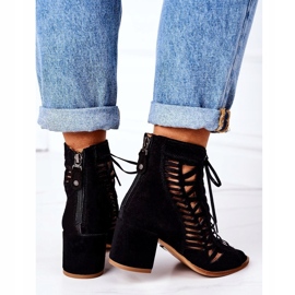 Velúr áttört csizma Maciejka 04040-01 Fekete 2