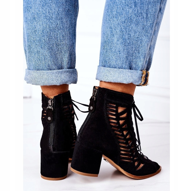 Velúr áttört csizma Maciejka 04040-01 Fekete 2