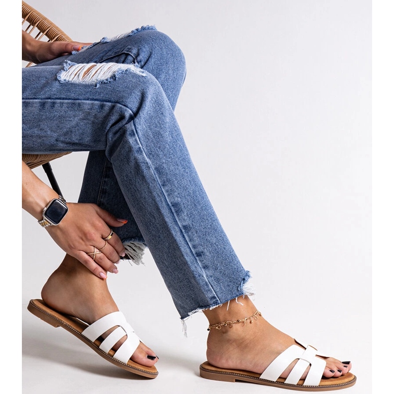 Fehér klasszikus papucs Umayma díszítéssel 1 Fehér klasszikus papucs Umayma díszítéssel 1