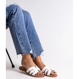 Fehér klasszikus papucs Umayma díszítéssel 2 Fehér klasszikus papucs Umayma díszítéssel 2