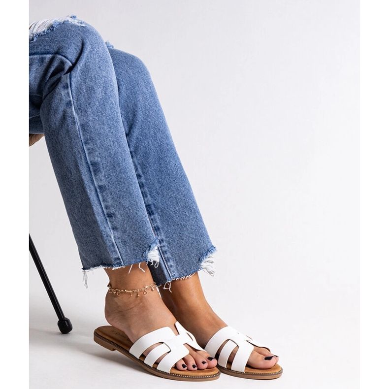 Fehér klasszikus papucs Umayma díszítéssel 2