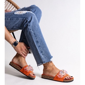 Narancssárga, Negistina kövekkel díszített papucs 1