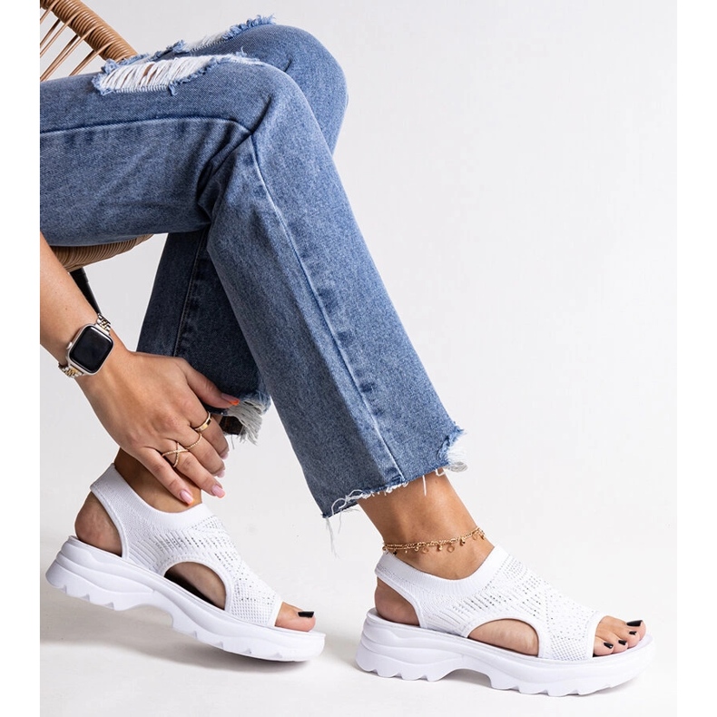 Fehér szövet szandál az Fnan platformon 1