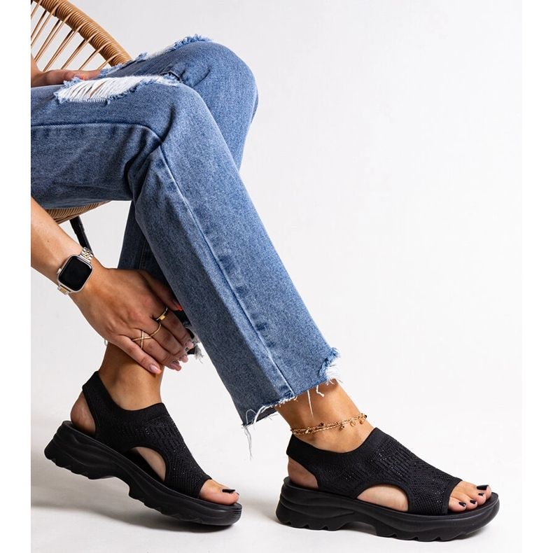 Fekete szövet platformszandál Delmare strasszokkal 1